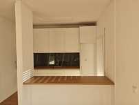 Apartamento com grande terraço junto a transportes públicos