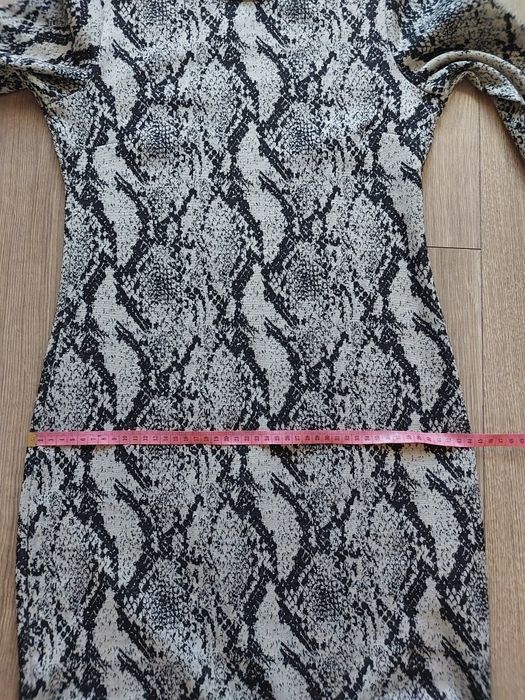 Sukienka wężowy wzór r.M