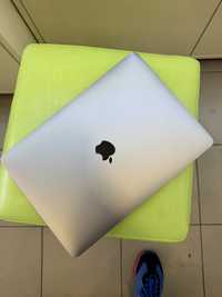 Mac book pro 8/256 M1