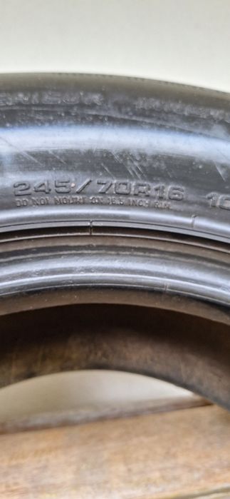 Pneu de jipe 245x70xR16