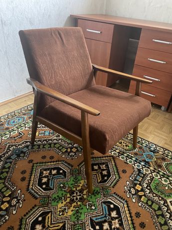 2 brązowe krzesła - oddam za darmo