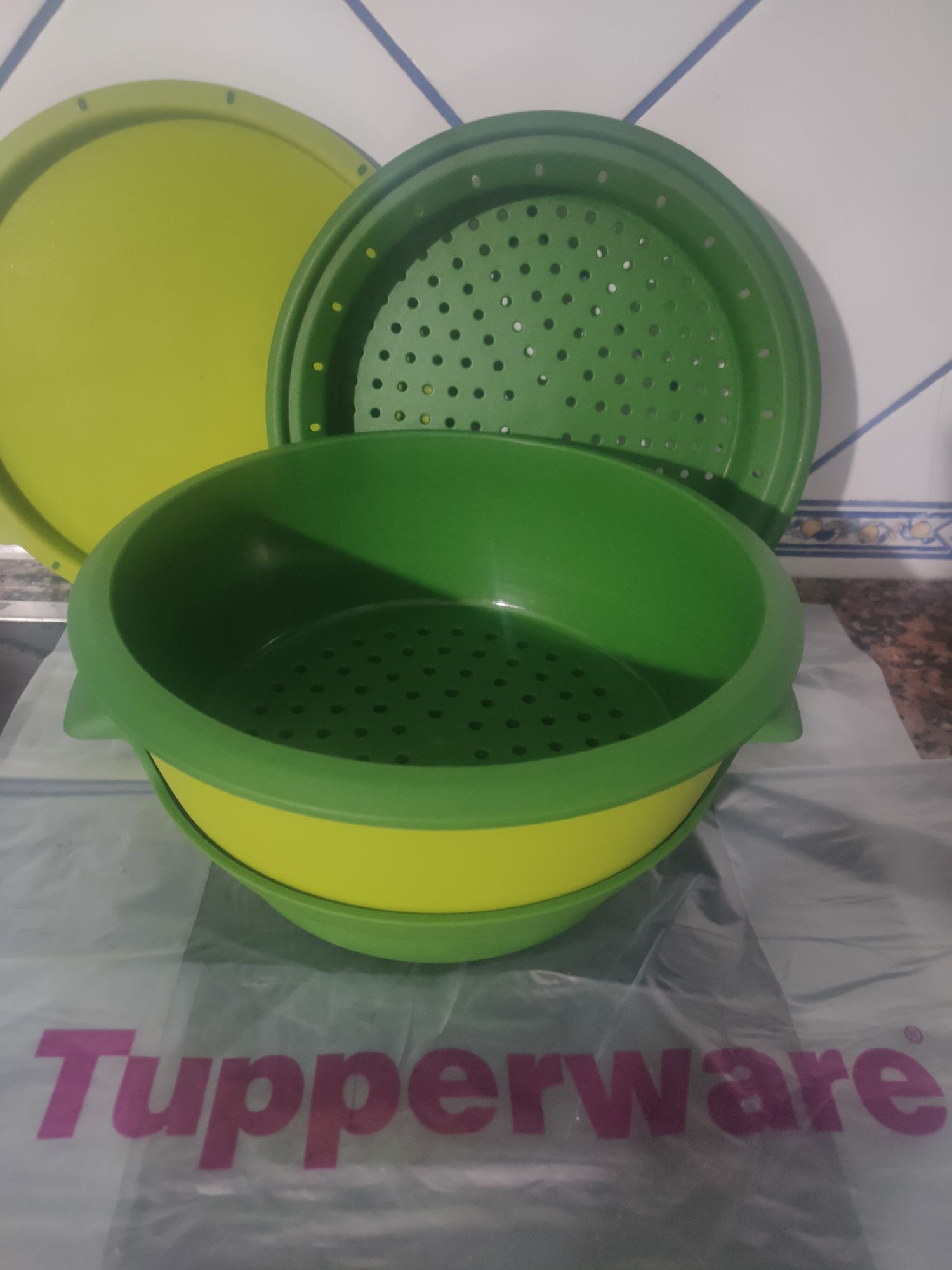 Micro gourmet com formas tupperware