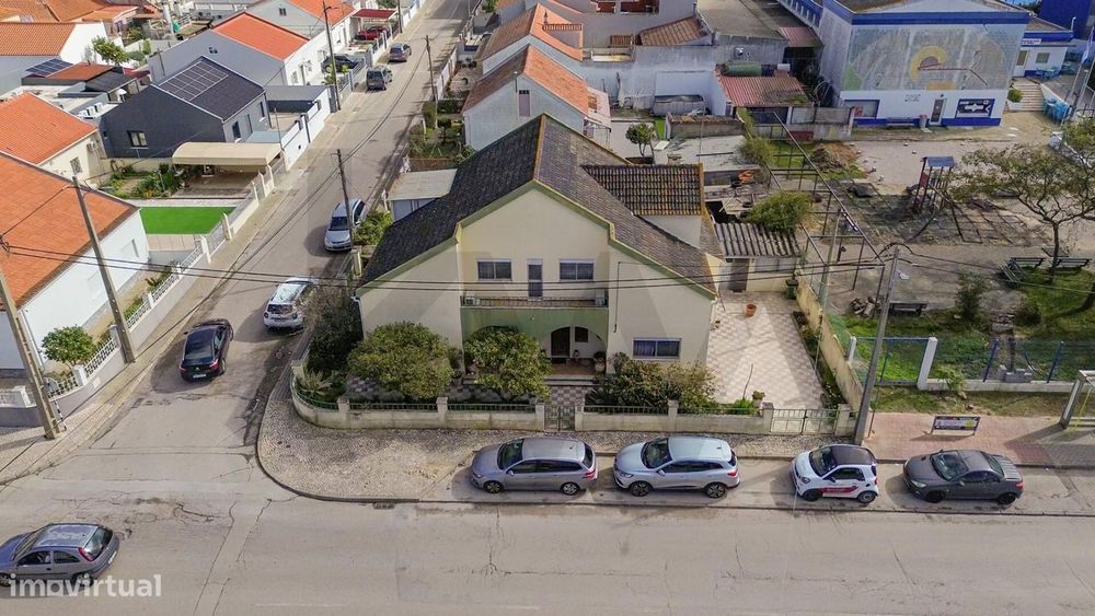 Moradia T4 com sótão e garagem | 303 m2 de conforto e charme em Paio P