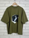 T-shirt GOOPiMADE Nes-03 "Gewicht" Graphic Oversize - Moss Green