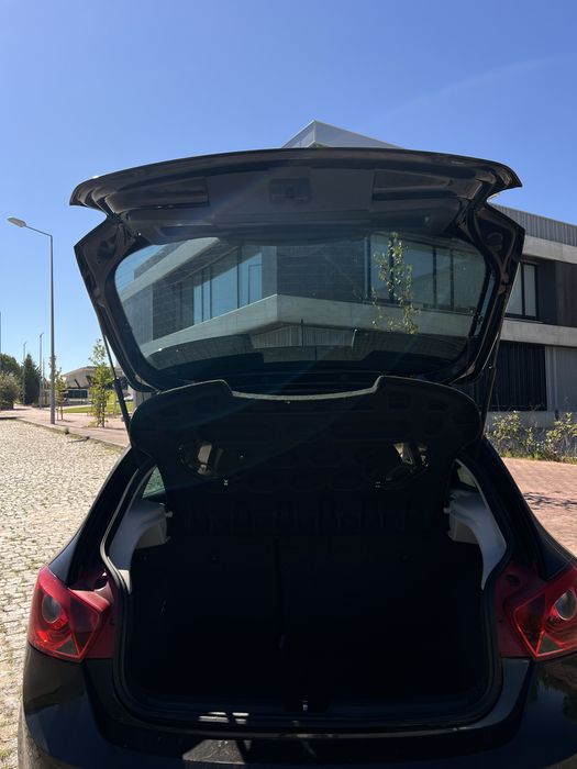 Seat Ibiza 1.6 TDI (2012)