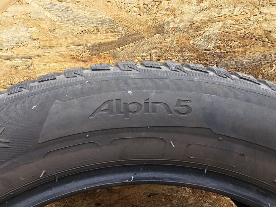 BDB Stan!!  7mm. 205/5/ r16 Michelin Alpin 5. 3116