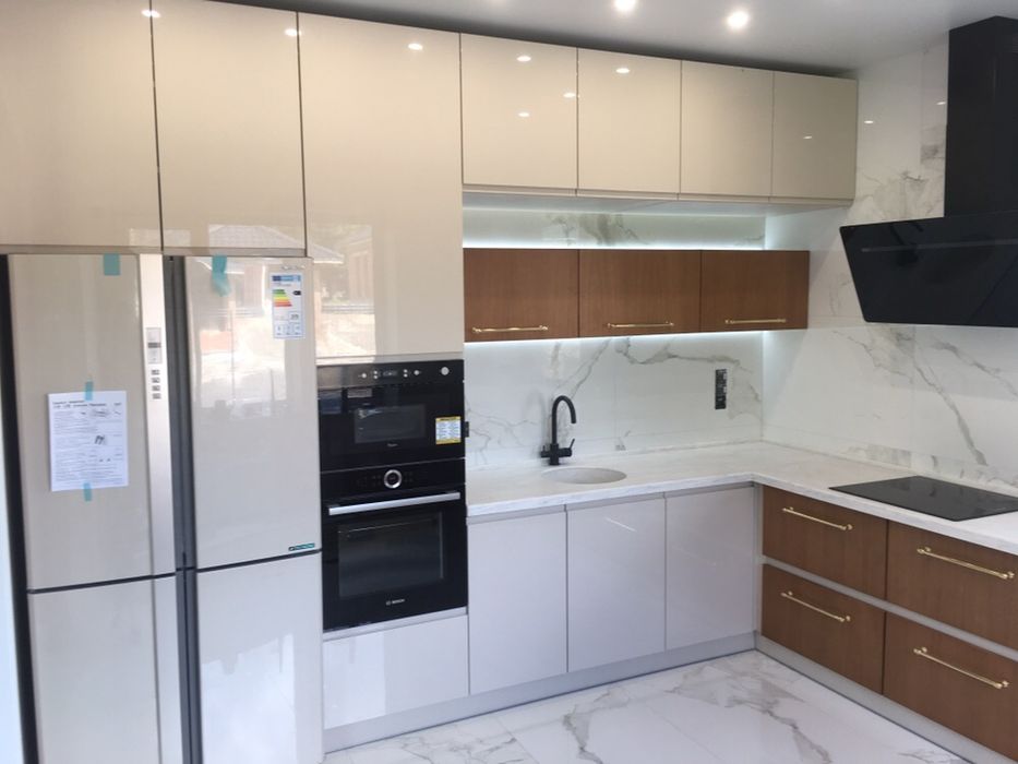 Кухня. Кухні на замовлення. Меблі на замовлення. Шафи купе.