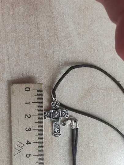 Хрестик срібний із шовковим шнурком, емаллю та білим камінням