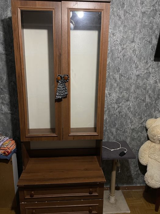 Продам шкаф зі склом