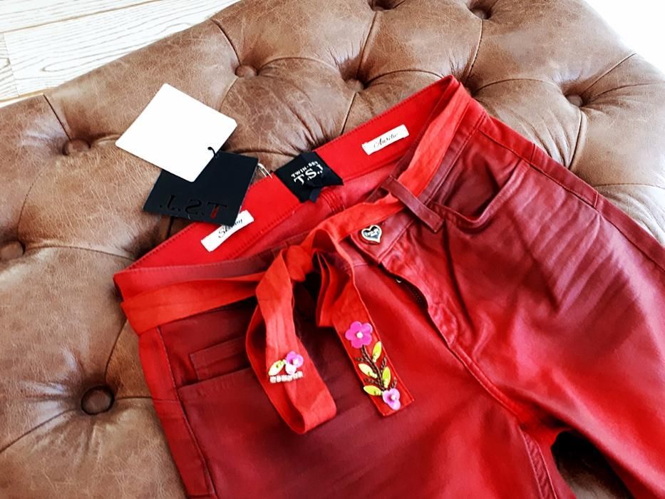 TWIN-SET Jeansy czerwone z ozdobnym paskiem R. 27
