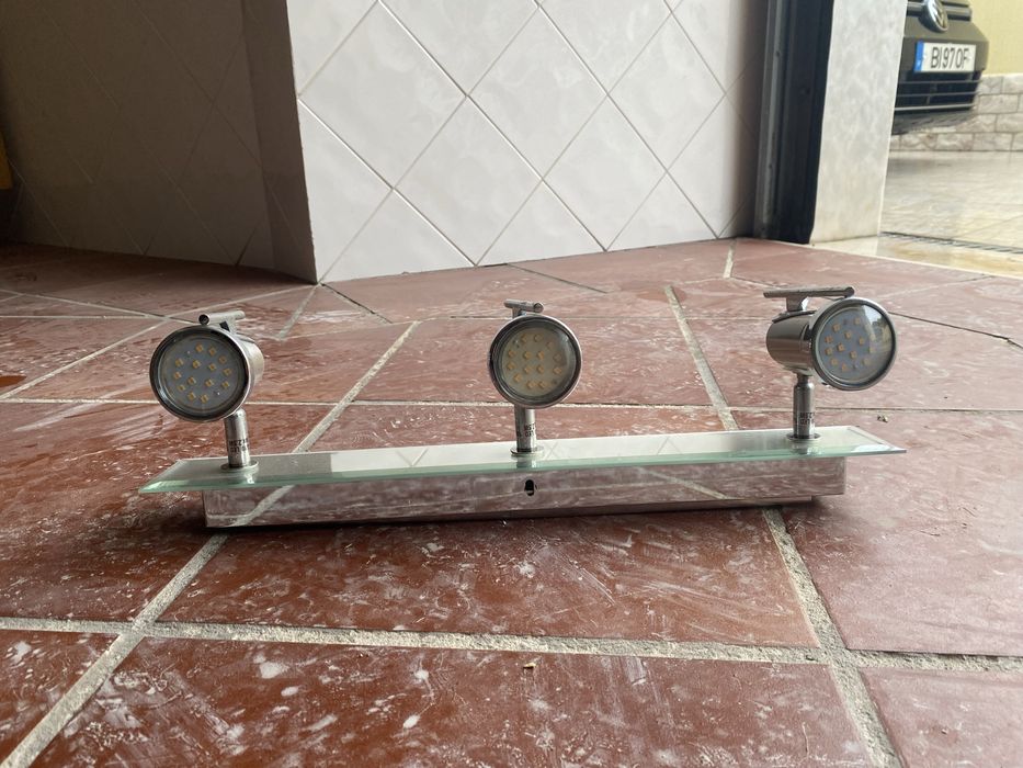 Candeeiro de tecto com 4 focos