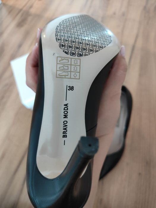 Szpilki Bravomoda r. 38