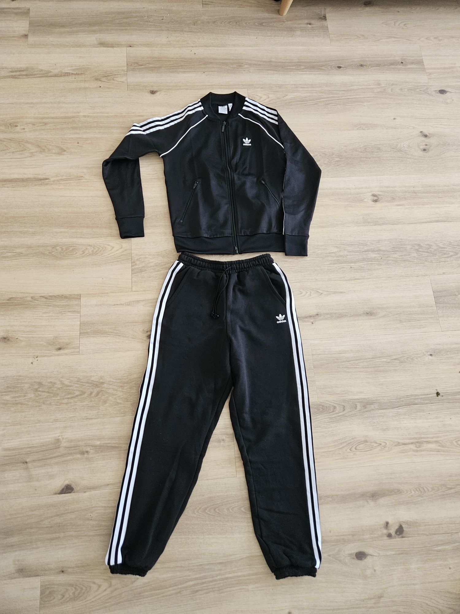 Damski komplet dresowy Adidas S