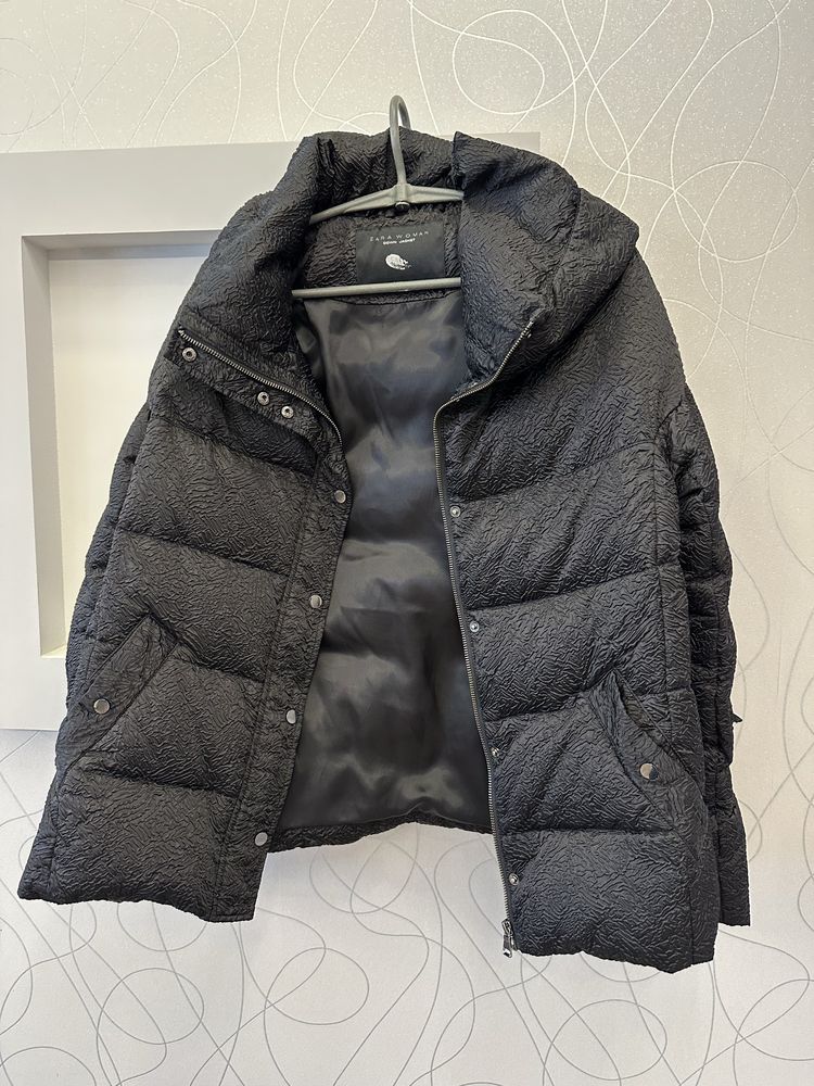 Женская весенне-осенняя куртка ZARA (Испания).
