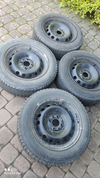 Felgi stalowe z oponami zimowymi stan bardzo dobry