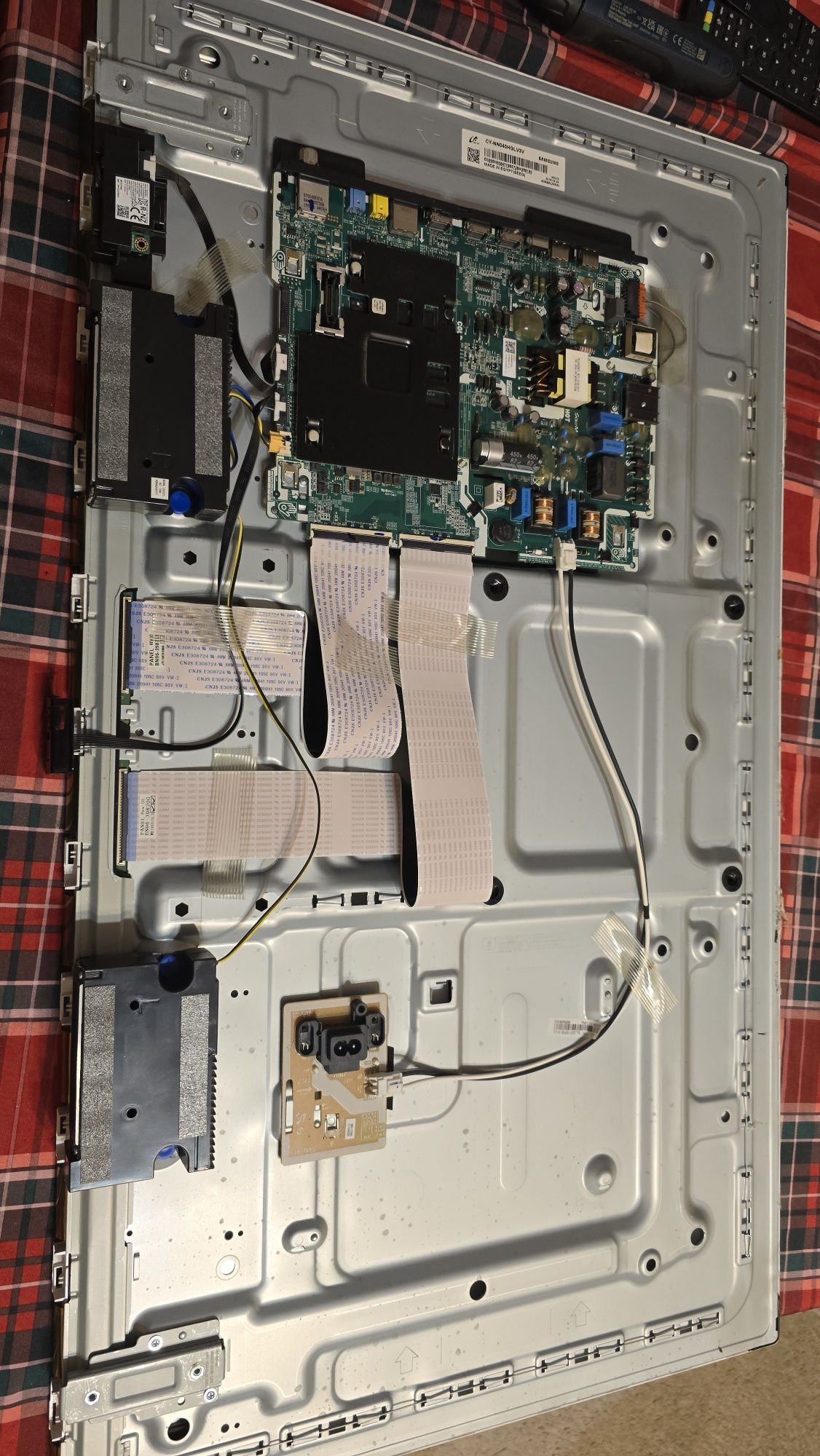 Części Tv Samsung UE40NU7112K