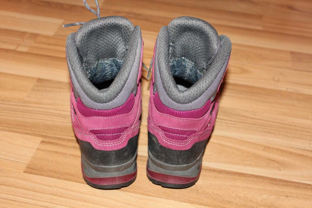 Кожаные женские треккинговые ботинки  LOWA gore-tex