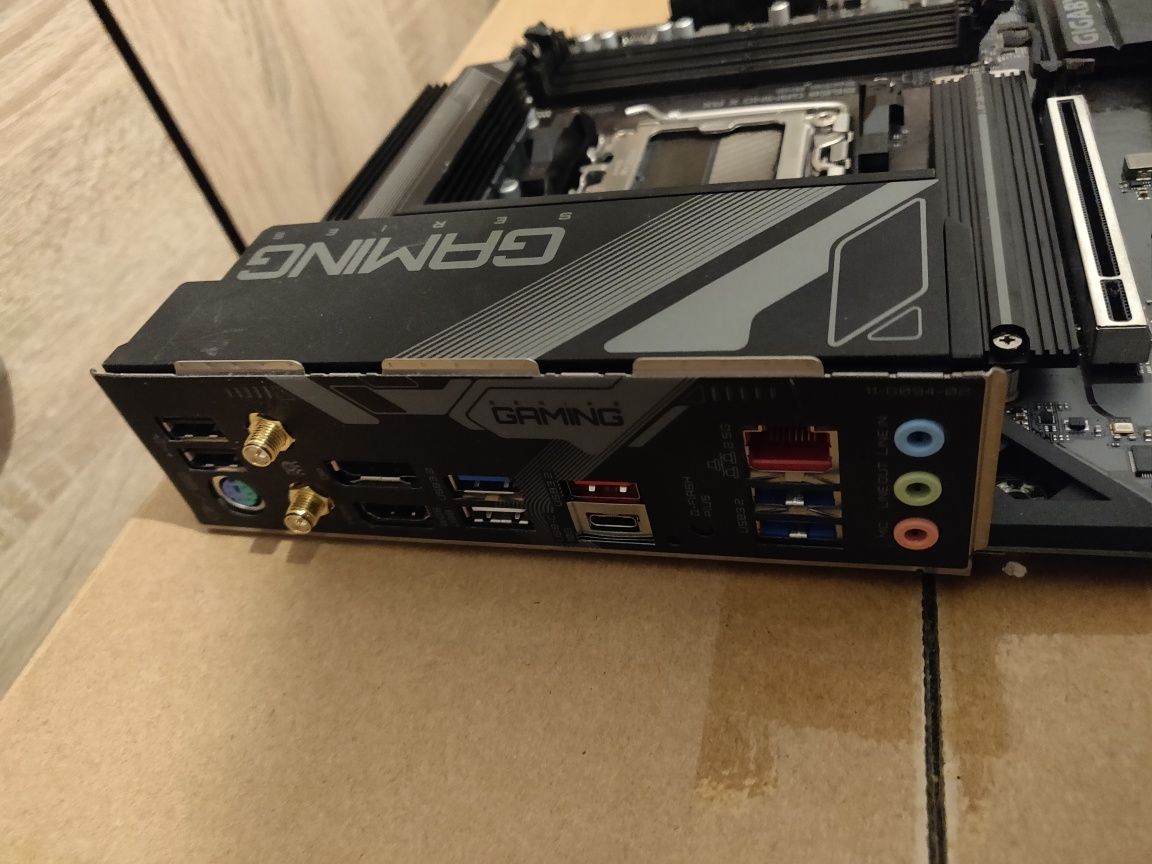 Płyta główna GIGABYTE B650 GAMING X AX