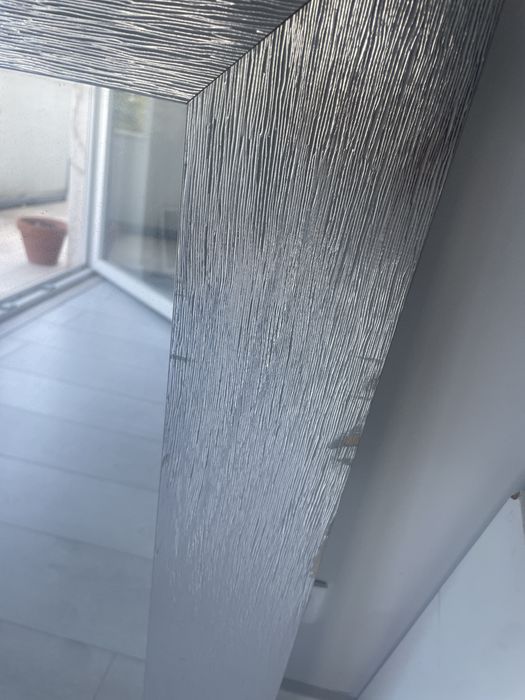 Espelho cinza para despachar com apenas alguns defeitos na moldura