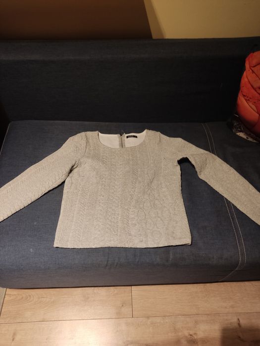 Szary sweter marki Reserved rozmiar L