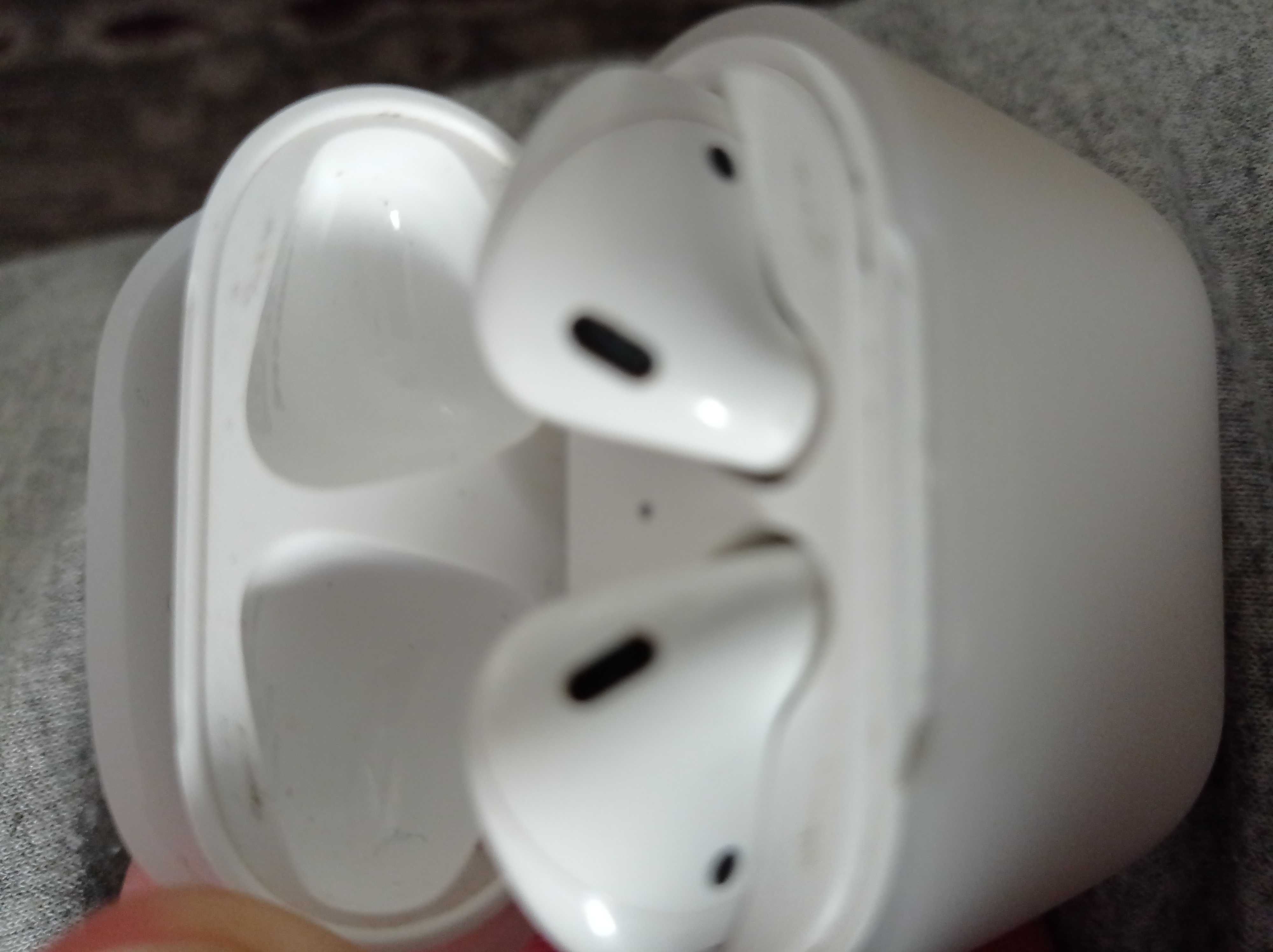 Продам  Apple iPhone навушники білого кольору