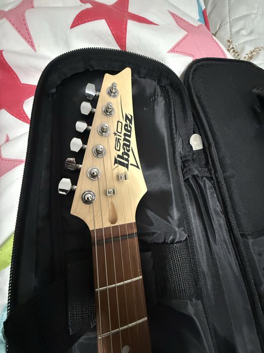 Guitarra Ibanez nova, com capa e amplificador