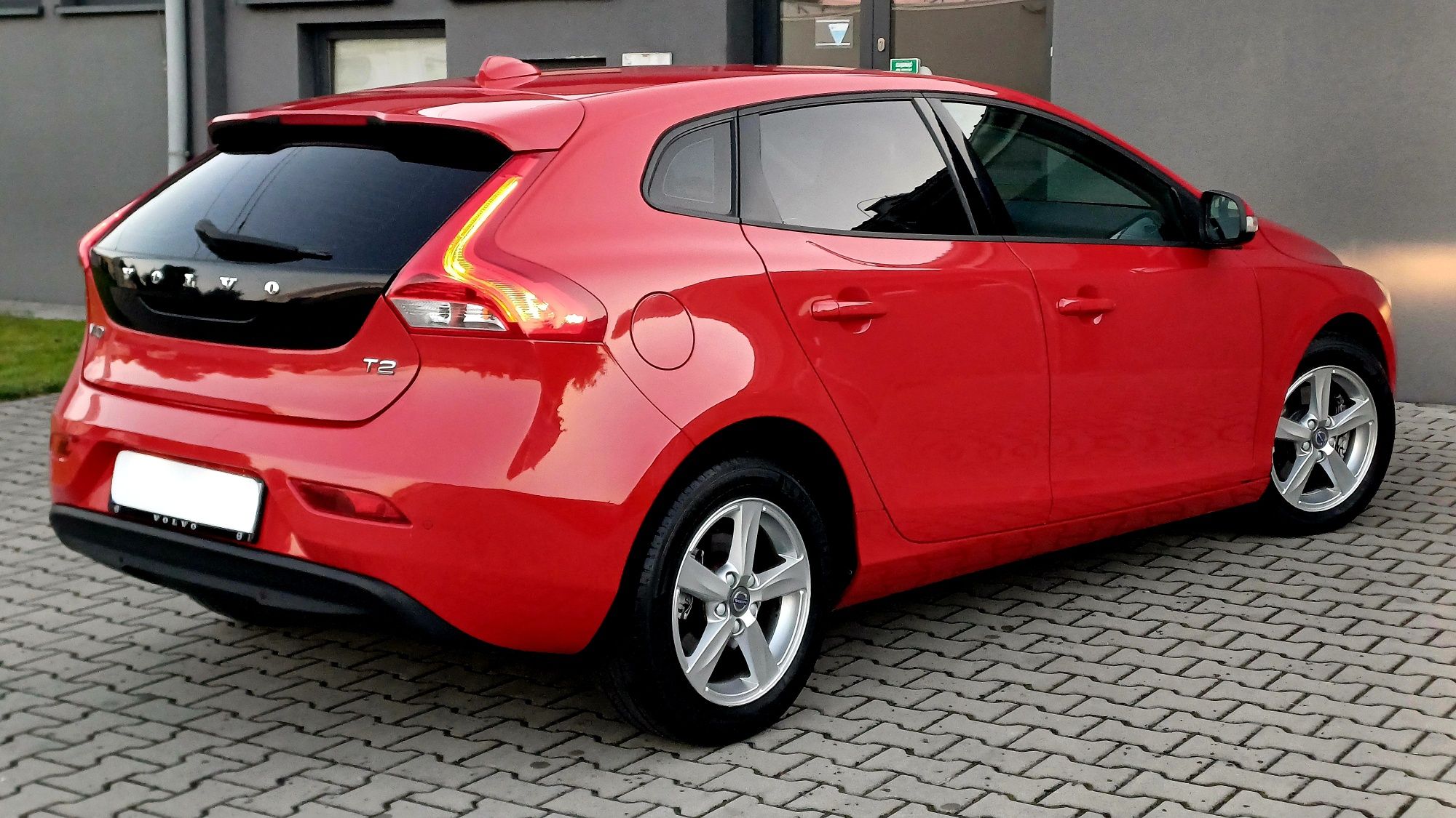 Volvo v40 benzyna 2.0 przebieg 102 tyś km