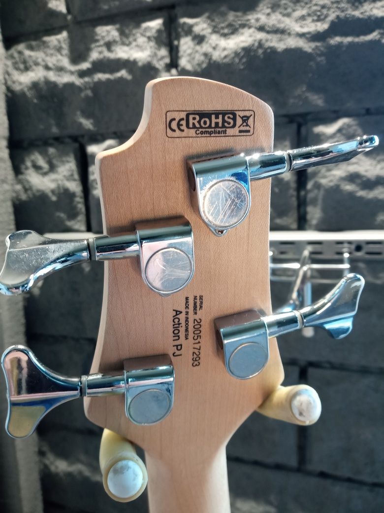 Gitara basowa Cort