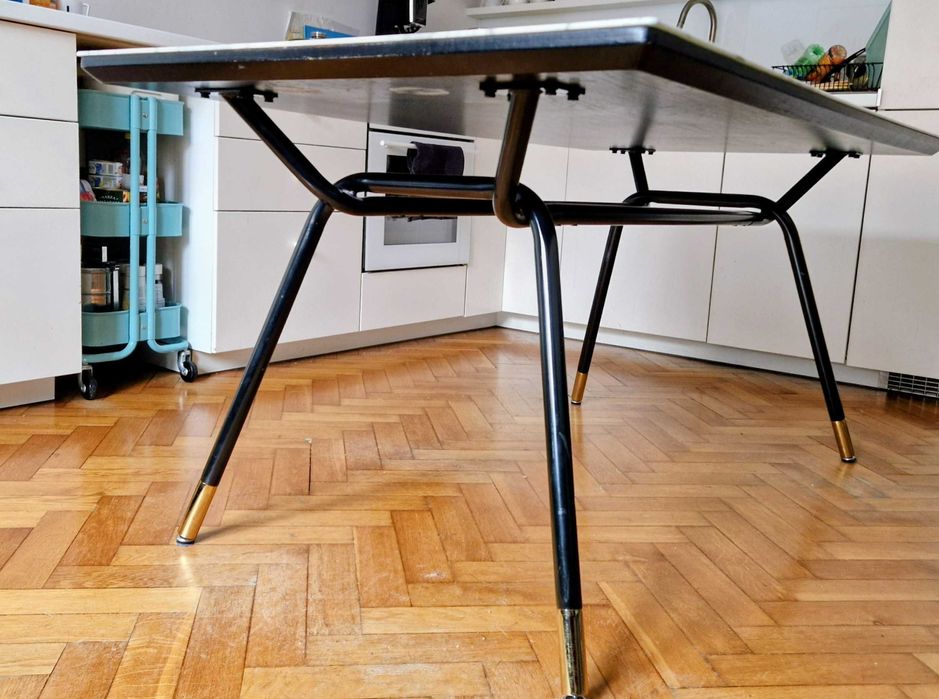 Elegancki stół do jadalni