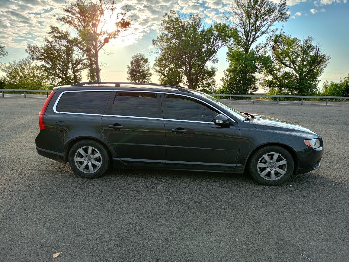 Вольво v70III покоління 2011