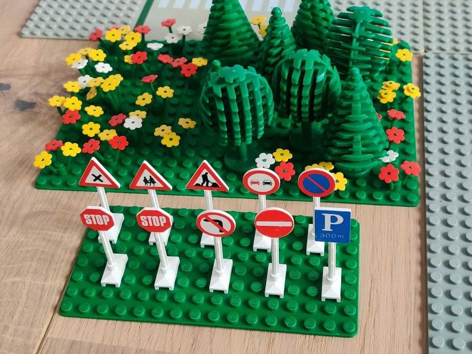 LEGO City - Packs Sinais Trânsito; Árvores; Bandeiras; Letreiros