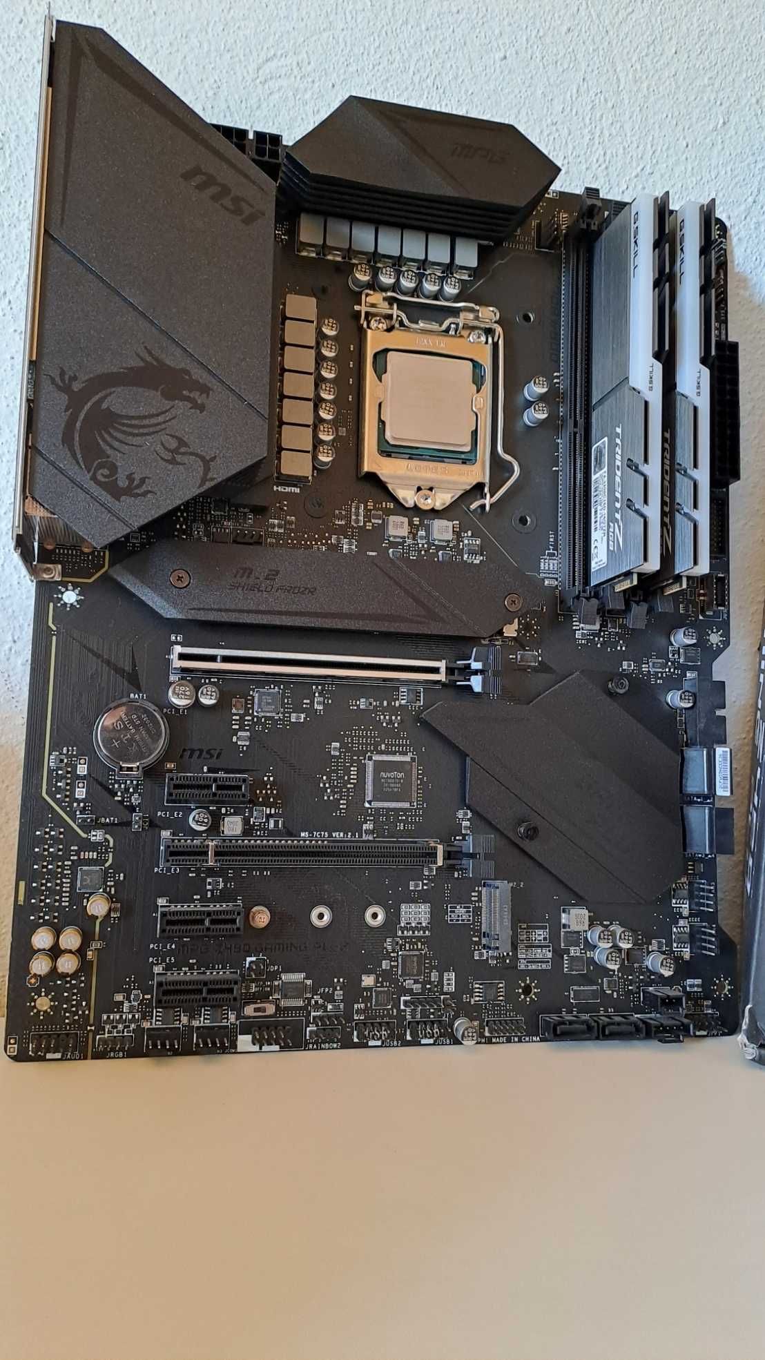 Bundle i7-10700KF / Board MSI MPG Z490 Gaming Plus / 16GB DDR4 Trident