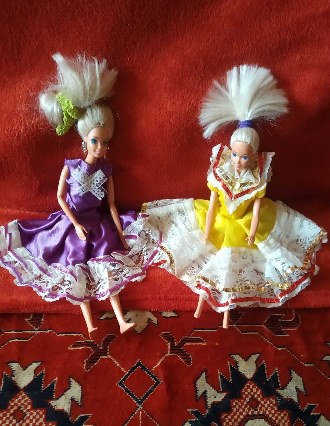 Нарядні колекційні ляльки Барбі.