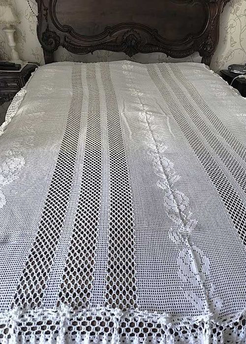 Colcha de casal feita à mão - Artesanal  Nova sem etiqueta e sem uso