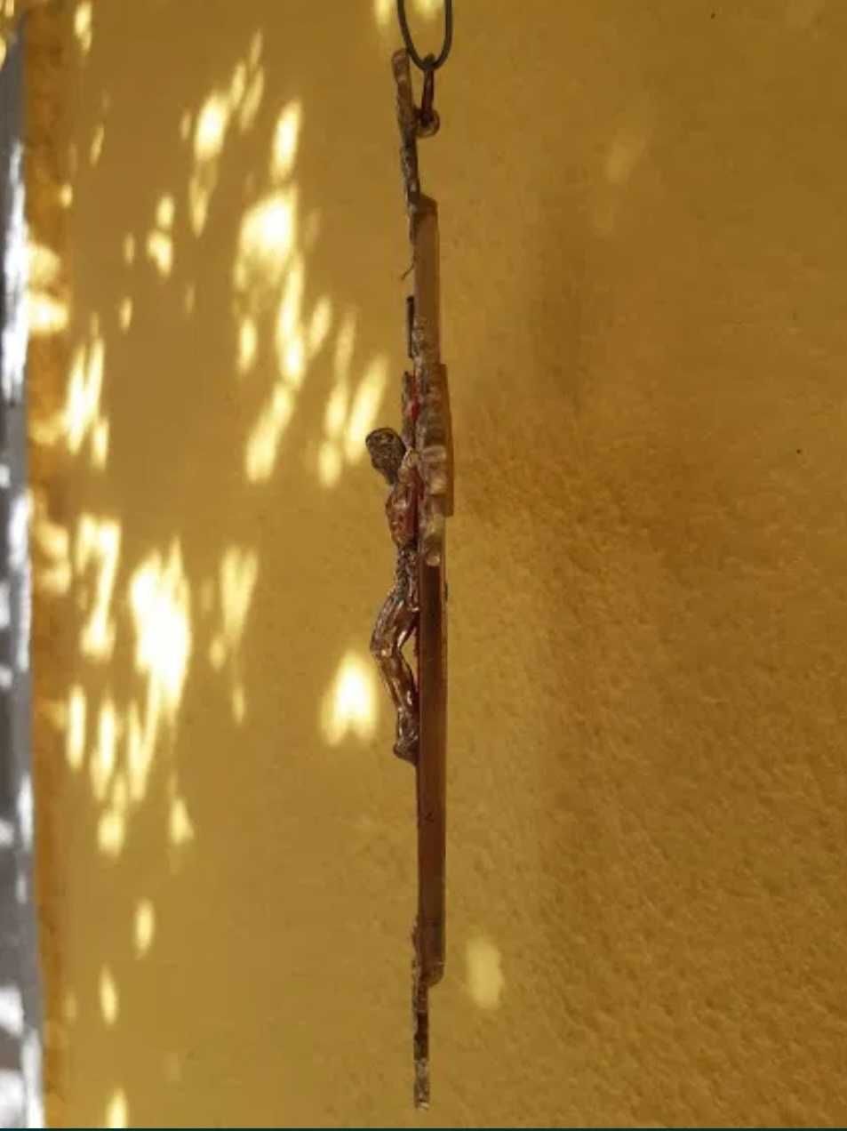 Crucifixo em bronze com Cristo
