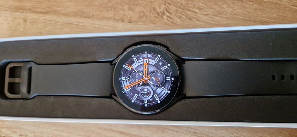 Galaxy Watch 4 - em caixa, em estado irrepreensível