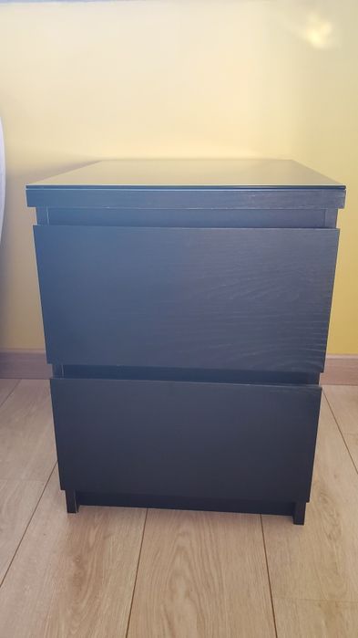 Mesa de cabeceira Malm com tampo vidro