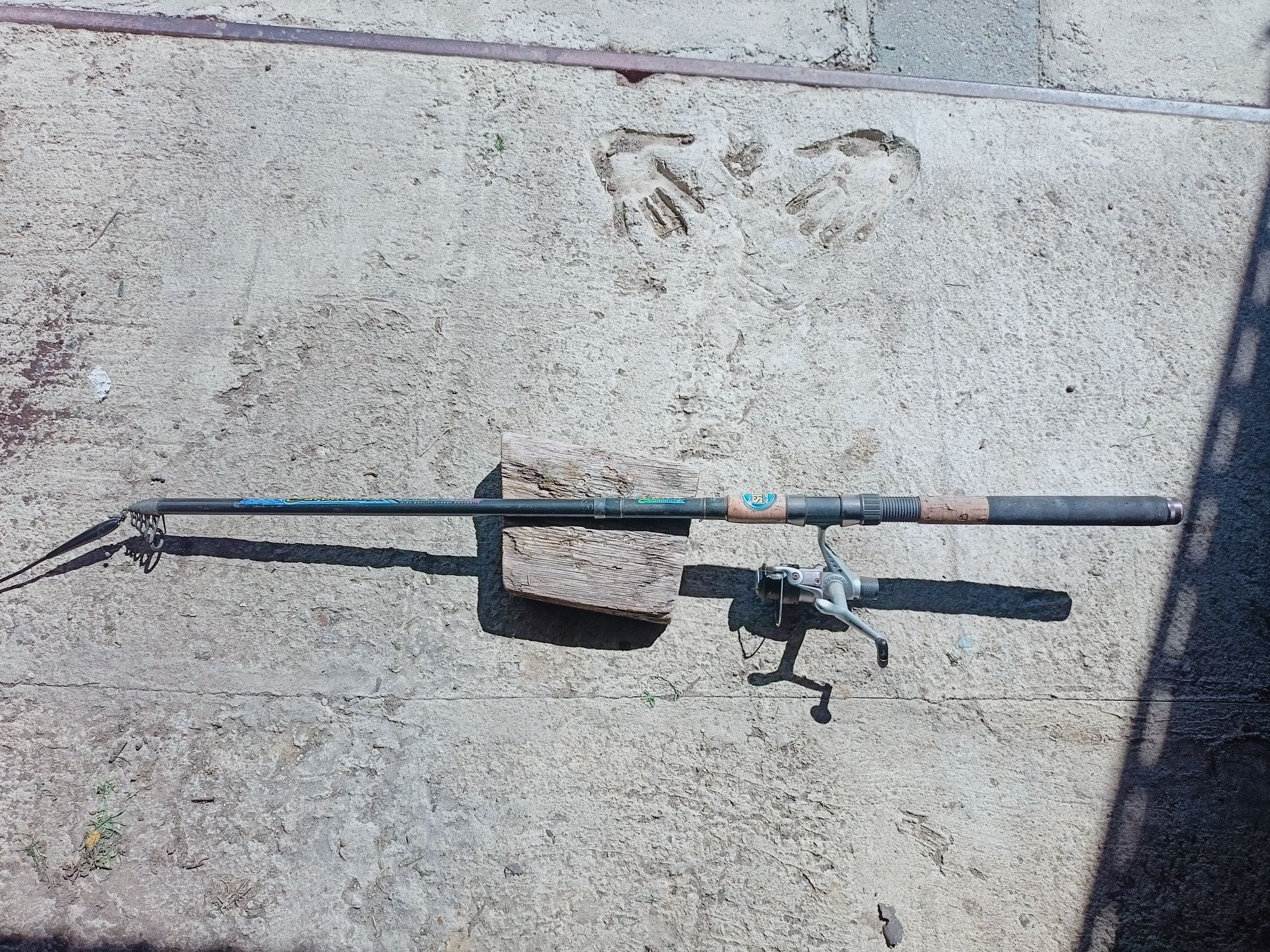 Wędka Konger 330 cm z kołowrotkiem