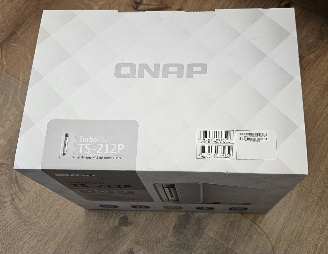 QNAP TS-212P NAS-System 1,6GHz 512MB RAM 2xBAY
QNAP TS-212P NAS-System
