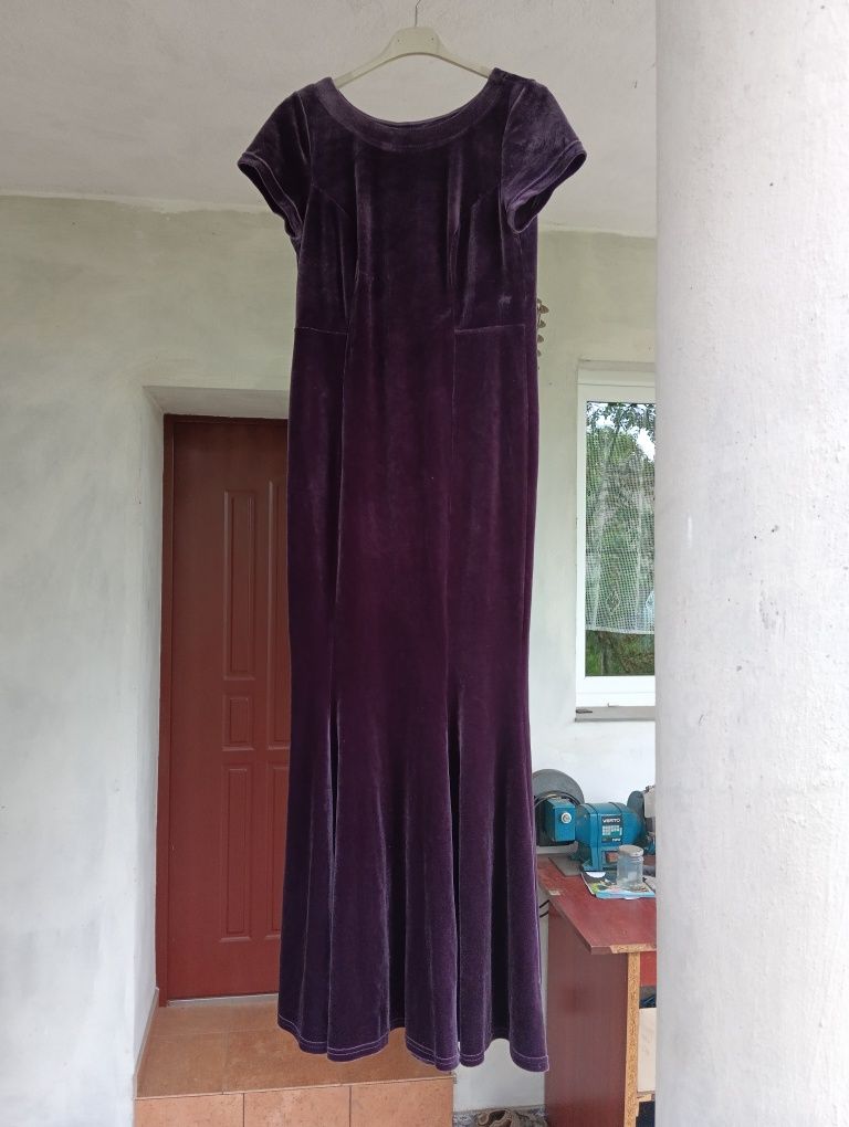 Sukienka długa aksamitna