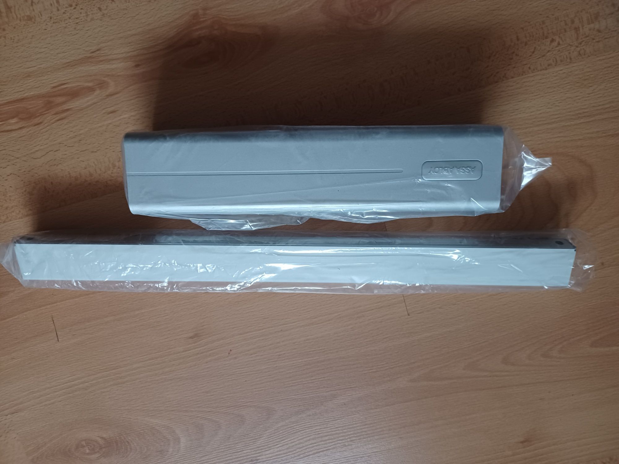 Samozamykacz ASSA ABLOY DC340 z szyną