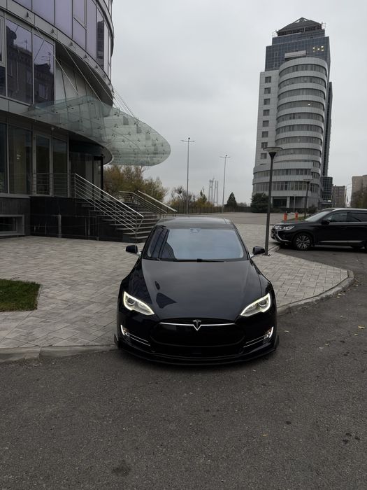 Tesla Model S p85
