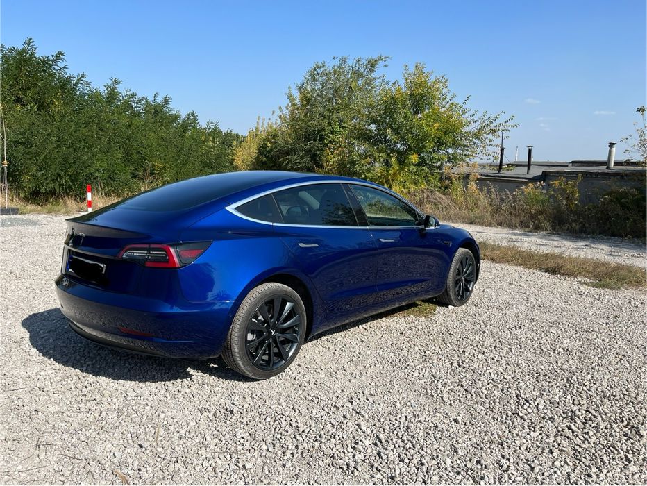 Продам Tesla model 3 конец 18 года