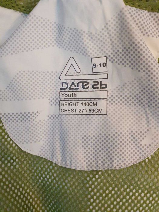 Вітровка для дівчинки 9-10 років, біла з геометричними фігурами