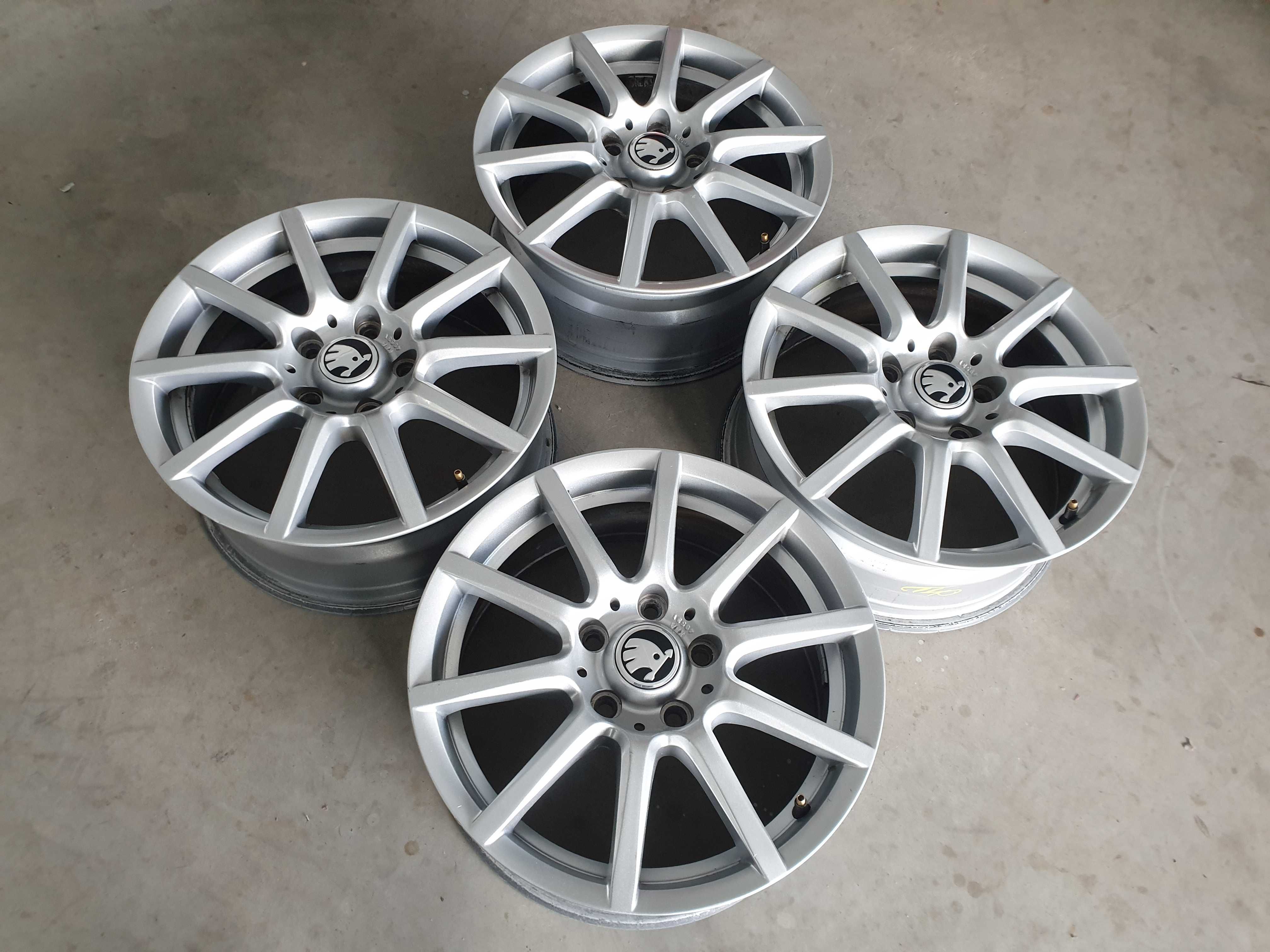 Skoda Octavia 2 Lift 3 4 SuperB VRS III Karoq Scout Alufelgi 16" 5x112