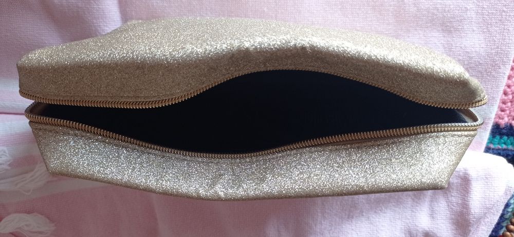 Vendo bolsa dourada marca Oriflame