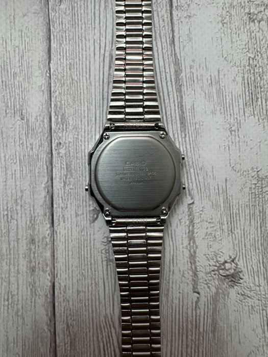 Наручний годинник Casio A168 (маленька цятка під склом на дисплеї)