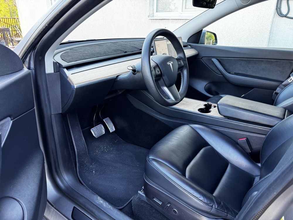 Tesla model Y  Long Range DM
