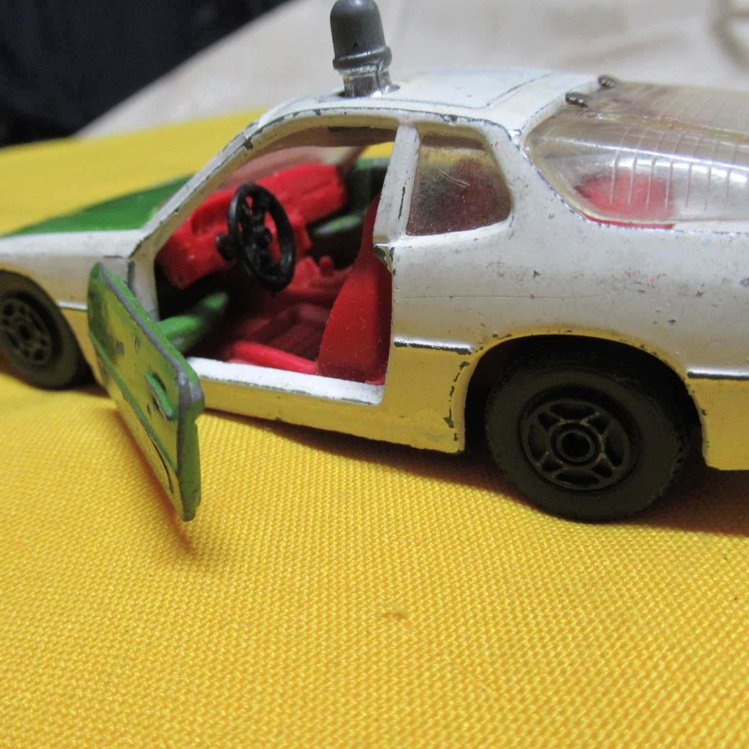 (109)-Porsche 924 antigo em metal da Corgi Toys esc:1:43