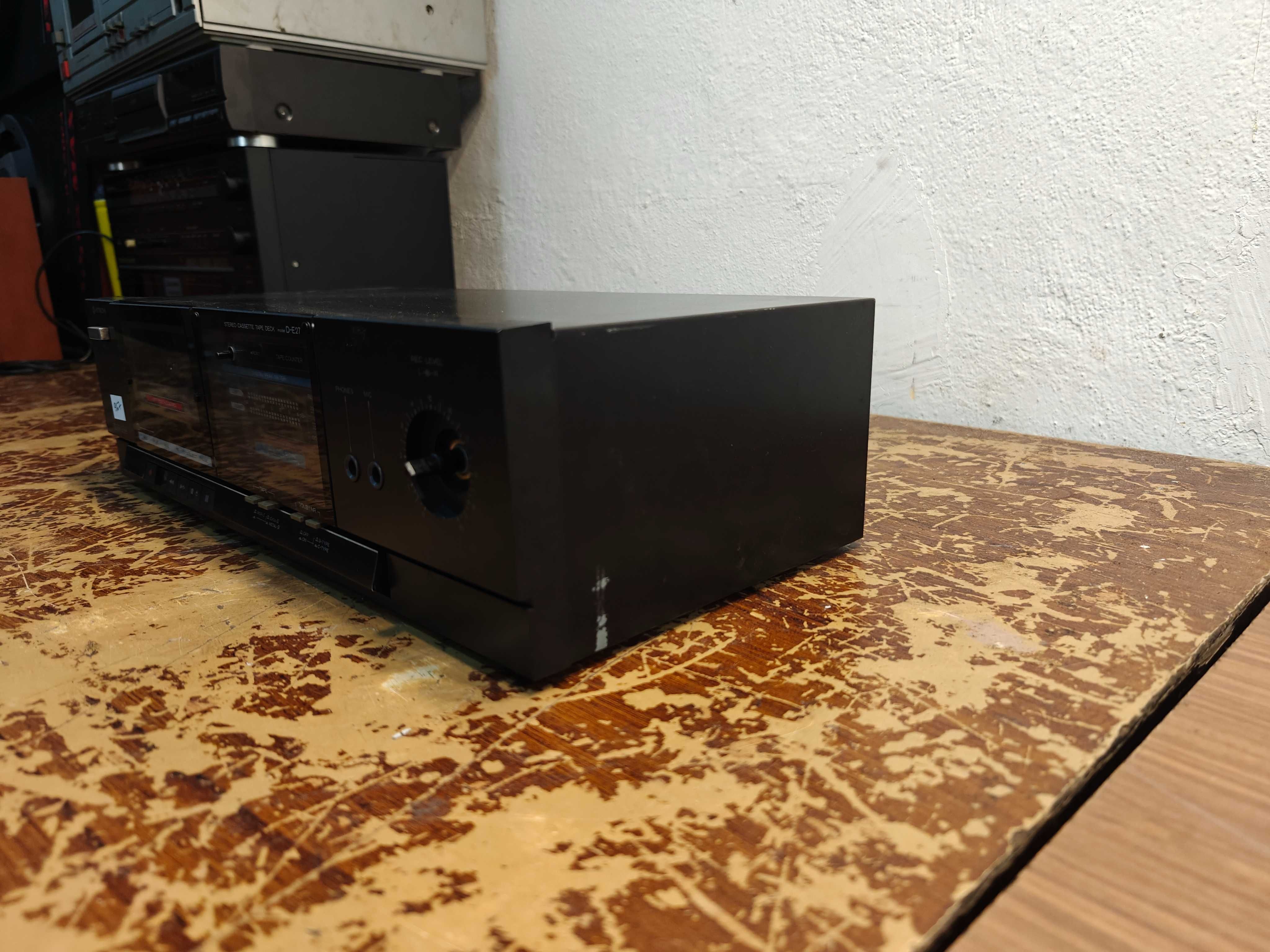 Magnetofon Hitachi D-E 27